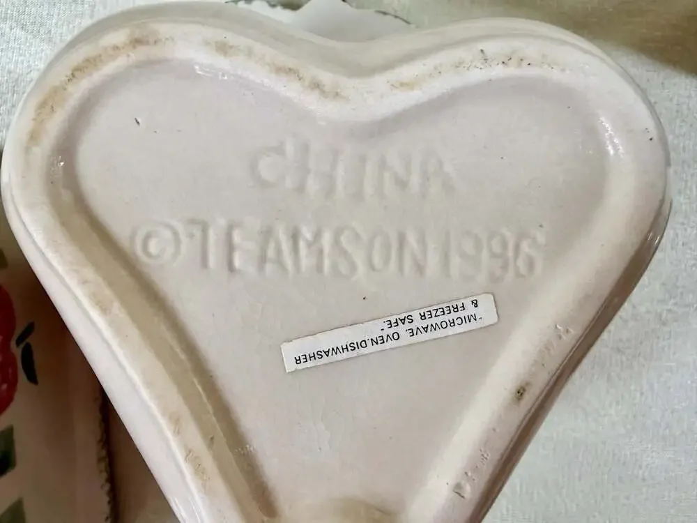 Vintage 1996 Teamson Apple Themed Heart-Shaped Ceramic Covered Bowls, Set of 4